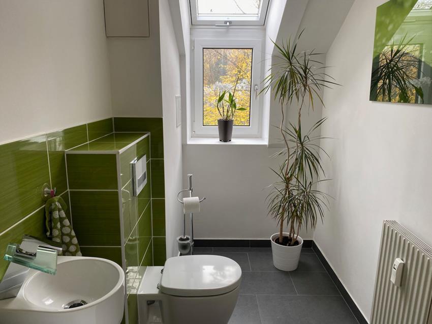 separates WC